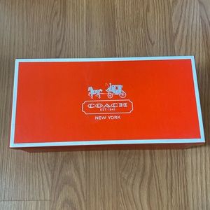 ❤️ Coach Logo Shoe Box